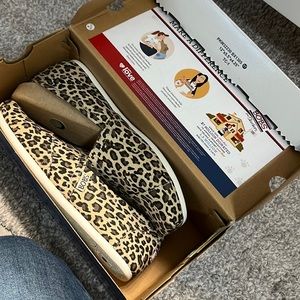 Bob’s leopard shoes